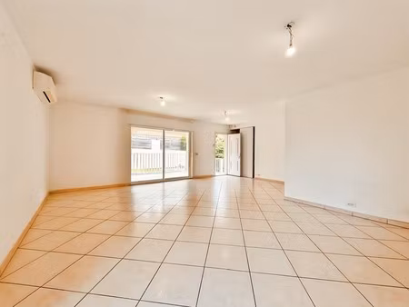 villa 4 pièces avec piscine  immense garage– nébian