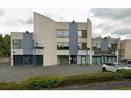 location commerce saint benoit 27 m²