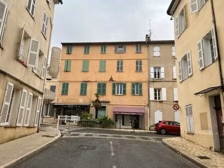 location local commercial 42m² cogolin 83310