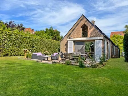 adresse discrète au milieu des champs !