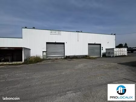 local logistique 1 527 m²
