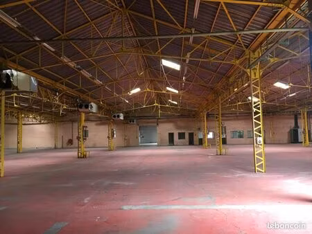 local d'activité 4 545 m²