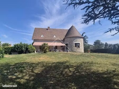 maison 9 pièces 257 m²