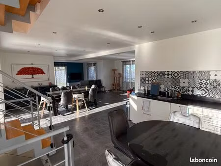 maison 6 pièces 240 m²