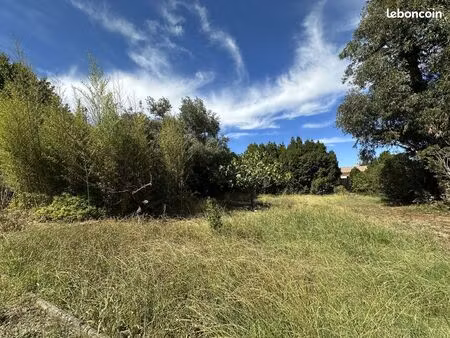 terrain 773 m² solliès-pont