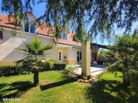 maison 10 pièces 240 m²