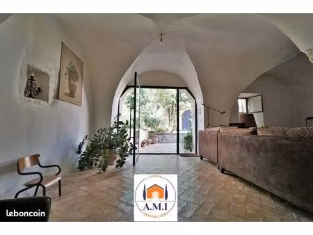 maison 6 pièces 256 m²
