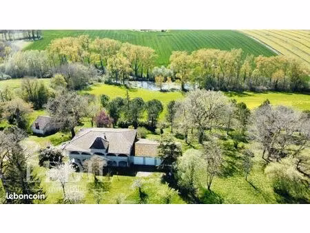 propriété 5 pièces 280 m²