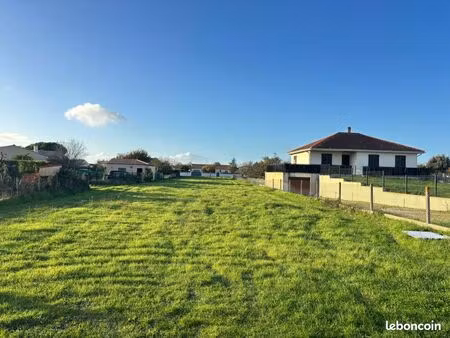terrain 829 m² etaules