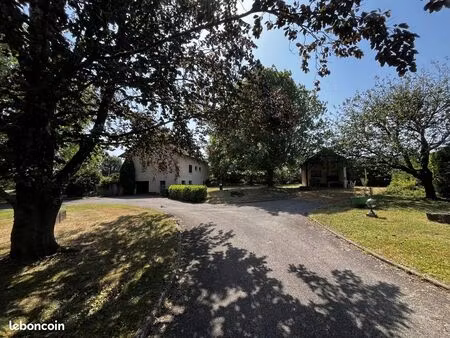 propriété 7 pièces 231 m²