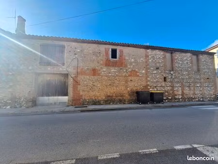 très grande grange en viager occupée