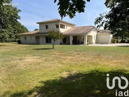 maison 6 pièces 221 m²