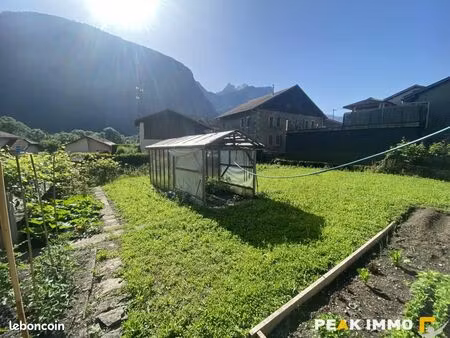 terrain 535 m² magland