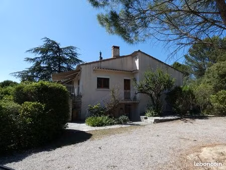 villa 5 pièces 150 m²