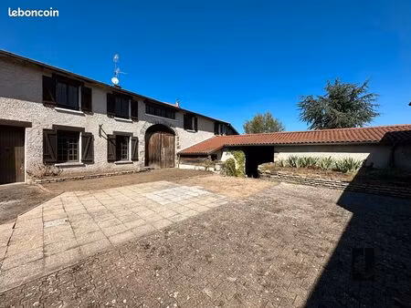 immeuble 1000 m² villemontais