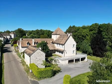 propriété 9 pièces 369 m²