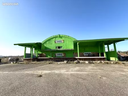 local 2200 m² saint-laurent-d'arce