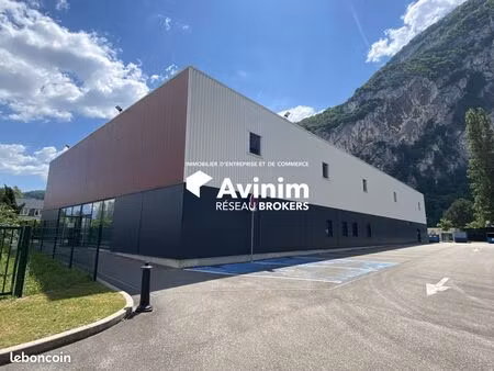 local 2358 m² sassenage