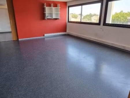 local bureaux 110 m²