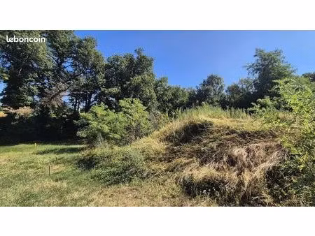 terrain 930 m² charpey