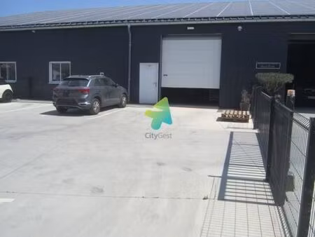 local industriel 220 m²