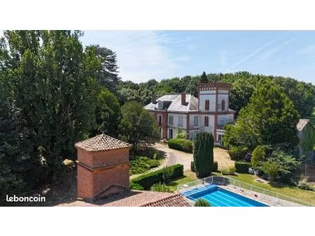 château 15 pièces 840 m²