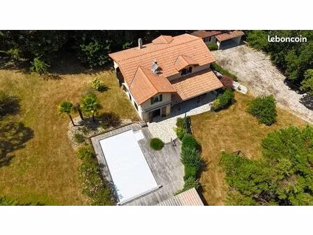 maison 8 pièces 220 m²