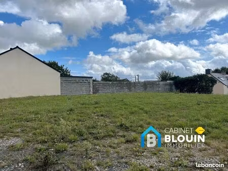 terrain 348 m² les touches