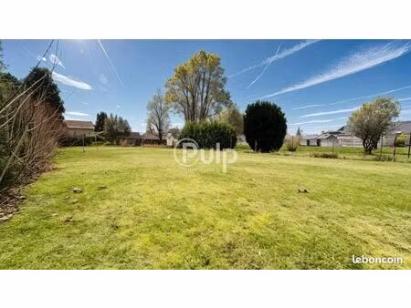 terrain 701 m² estevelles