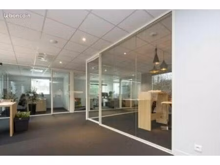 bureaux 210 m² pacé