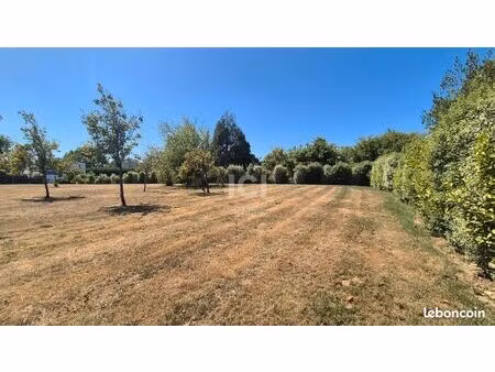 terrain 561 m² saint etienne de montluc