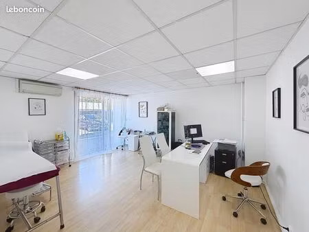 commerce santé 200 m²