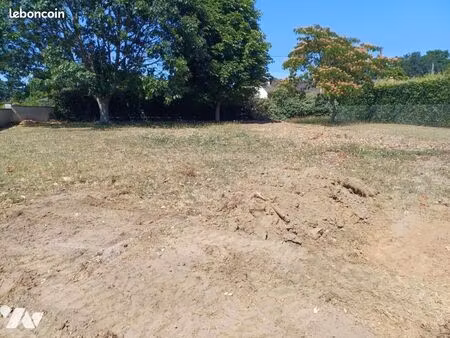 terrain 1071 m² change