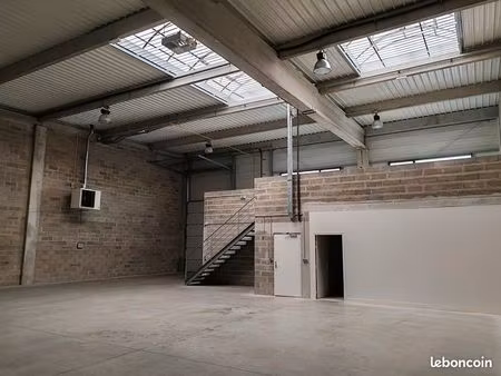 local 360 m² saint saturnin