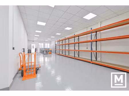 local / entrepôt de stockage et logistique  176 m²