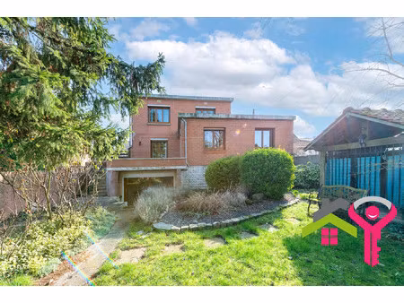 maison individuelle 4 chambres – sous-sol complet – jardin ?