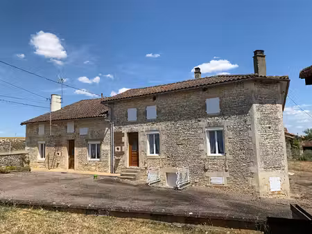 charente  proche verteuil-sur-charente  maison a vendre