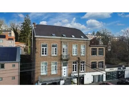 agréable appartement 2 chambres et cave