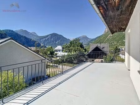 hermillon-savoie 73. maison-chalet rénovée  180 m² au sol. grand potentiel sur la grange