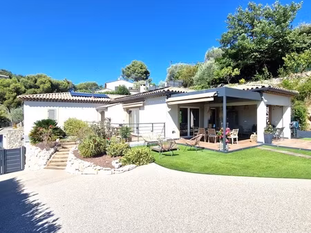 a vendre  villa individuelle  133 m²  piscine  la roquette du var  06670  alpes maritimes