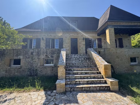 maison périgourdine avec vue sur les châteaux de la vallée d