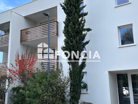 t2 en excellent état  balcon  calme  proche plages