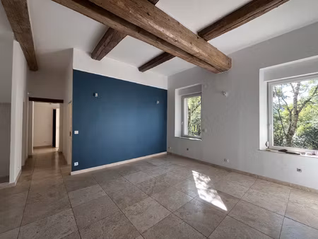 grand appartement de type 3 avec parking sollies-toucas