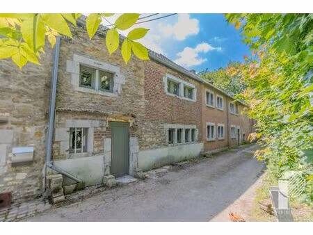 maison en pierre du pays style gros œuvre fermé.