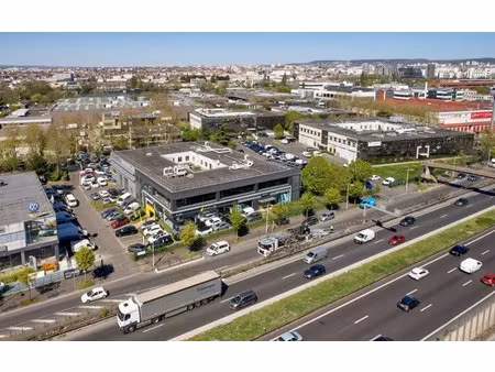 location locaux professionnels 1819 m² à nanterre (92000)  27 285 €