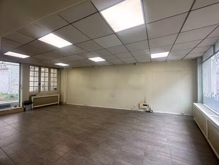 local commercial  idéalement situé  centre-ville arpajon