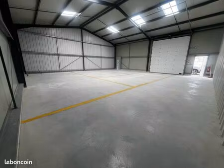 à louer box 40 m² camping-car  garde-meuble  etc