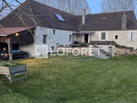 maison de charme pour gîtes et chambres d'hotes avec ecurie sur 4  5 hectares de terrain