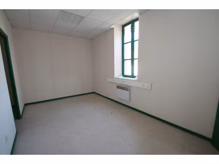 cercy la tour  local de stockage