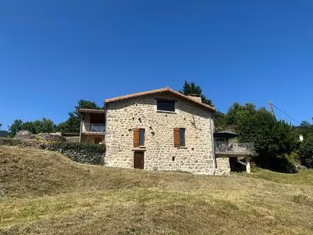 prox. le cheylard  propriété en pierre sur environ 2 ha de terrain